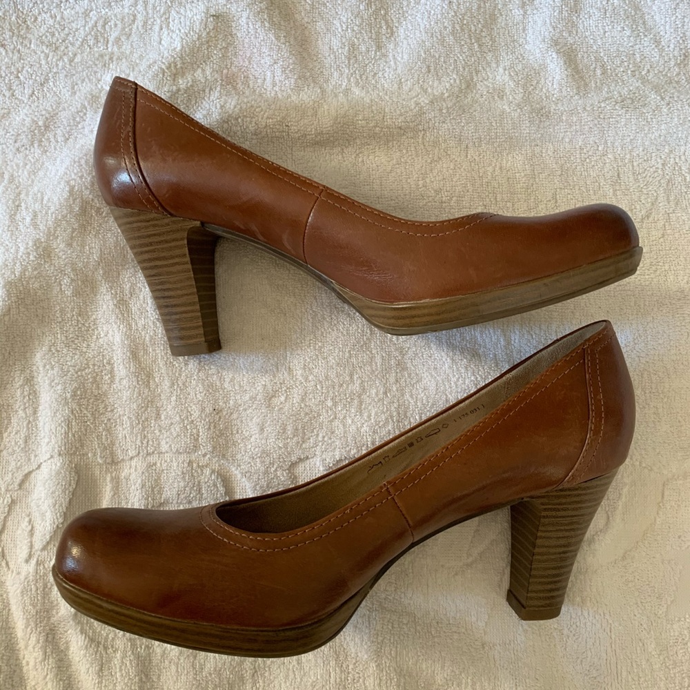 Heels brown